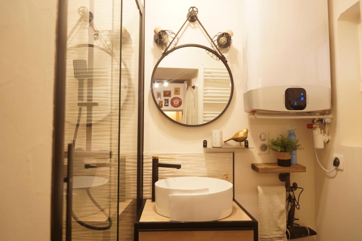 Maisonnette atypique en triplex au calme hyper-centre place du Ralliement - Housity