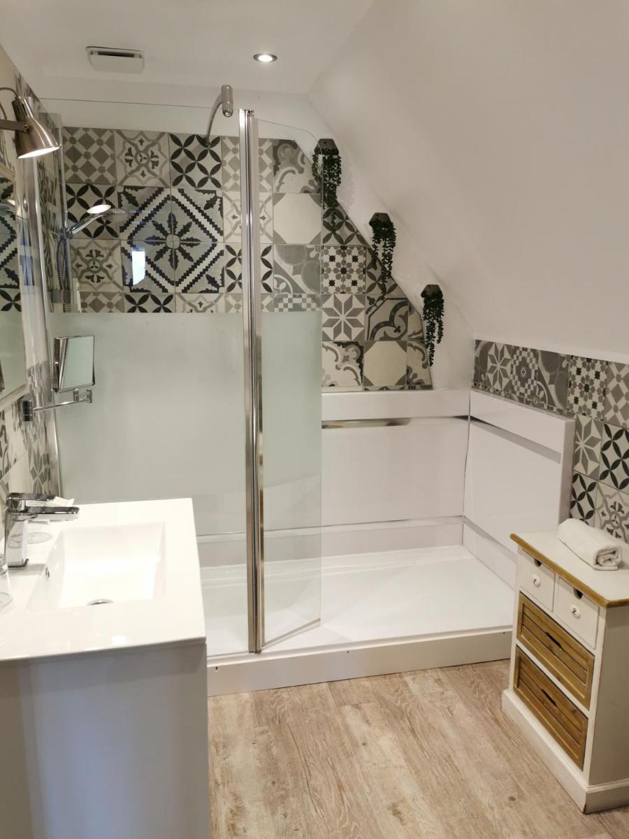 Salle de bains dans l'établissement Les Terrasses de Saumur - Hôtel & Appartements - Restaurant & Spa (Logis)