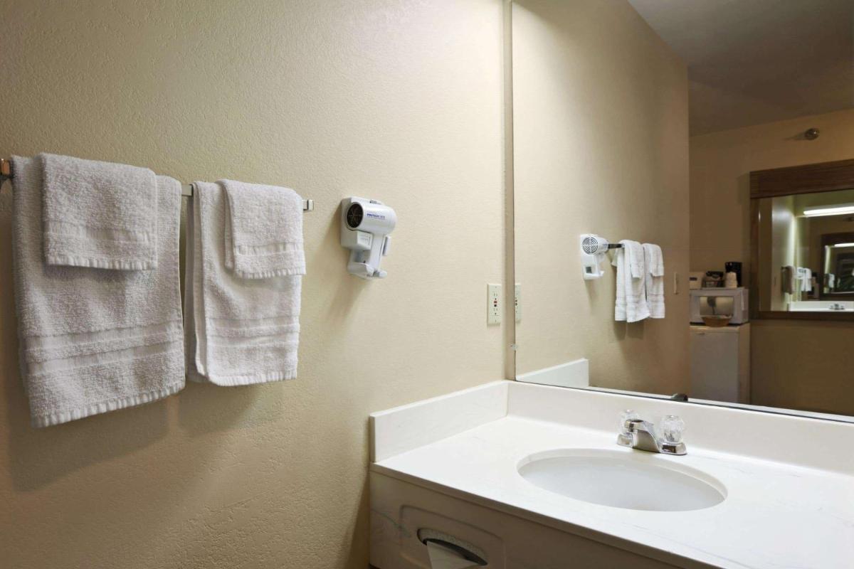 Travelodge by Wyndham Grand Island - Housity