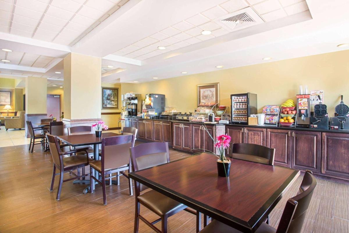 Holiday Inn Express & Suites - Mobile - I-65, an IHG Hotel - Housity