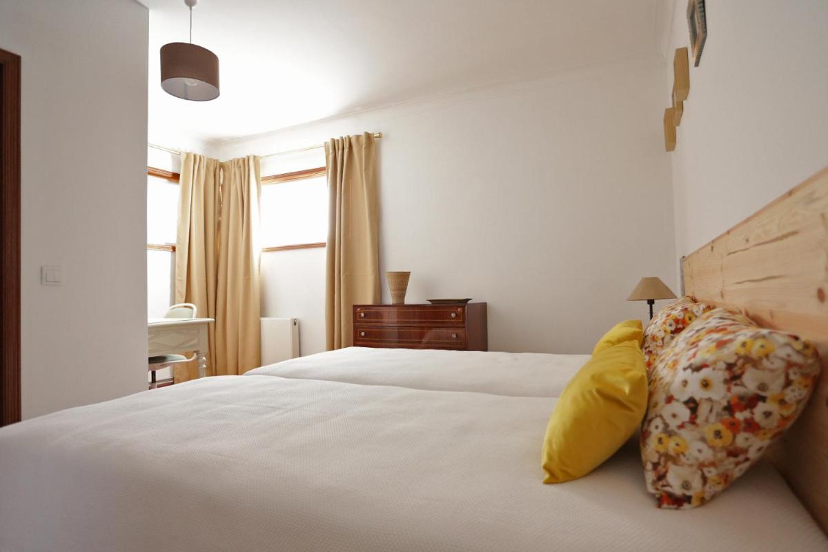 oporto airport house - Housity