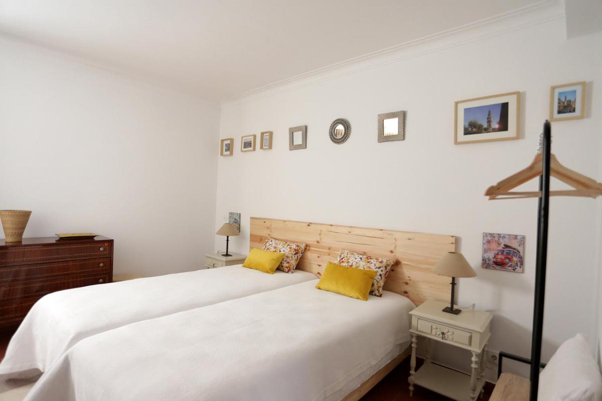 oporto airport house - Housity