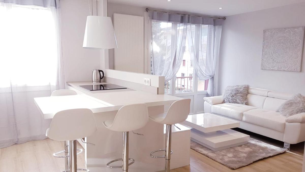 Le White Cosy à 5 minutes du Lac avec parking privatif gratuit - Housity