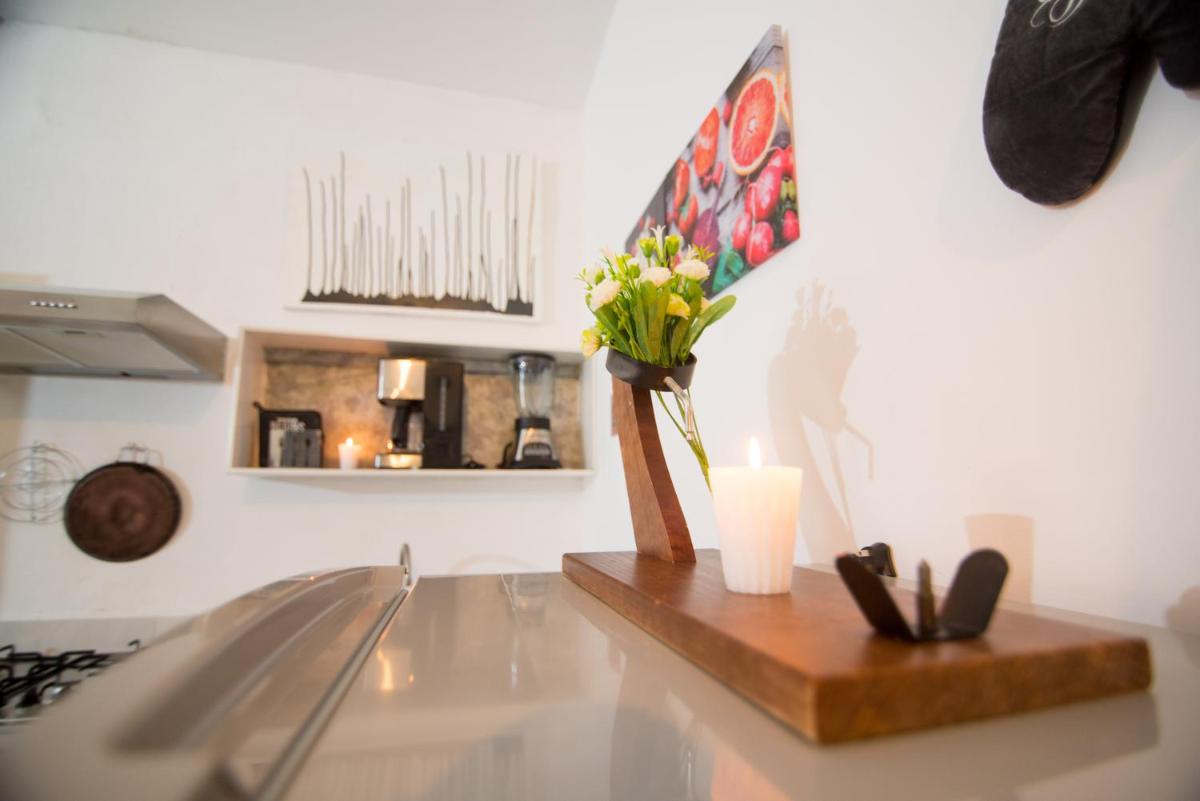 Htl & Suites Camino Real, ubicación, parking, facturamos - Housity