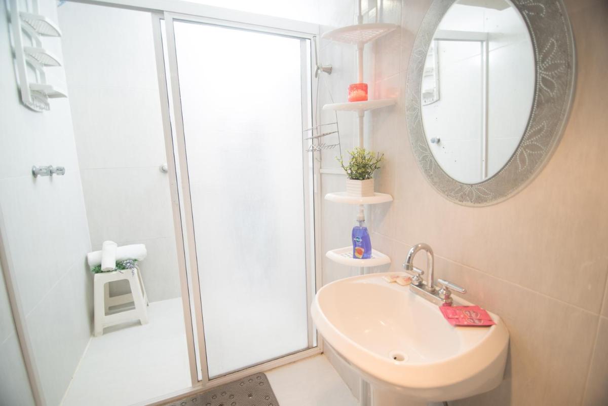 Htl & Suites Camino Real, ubicación, parking, facturamos - Housity