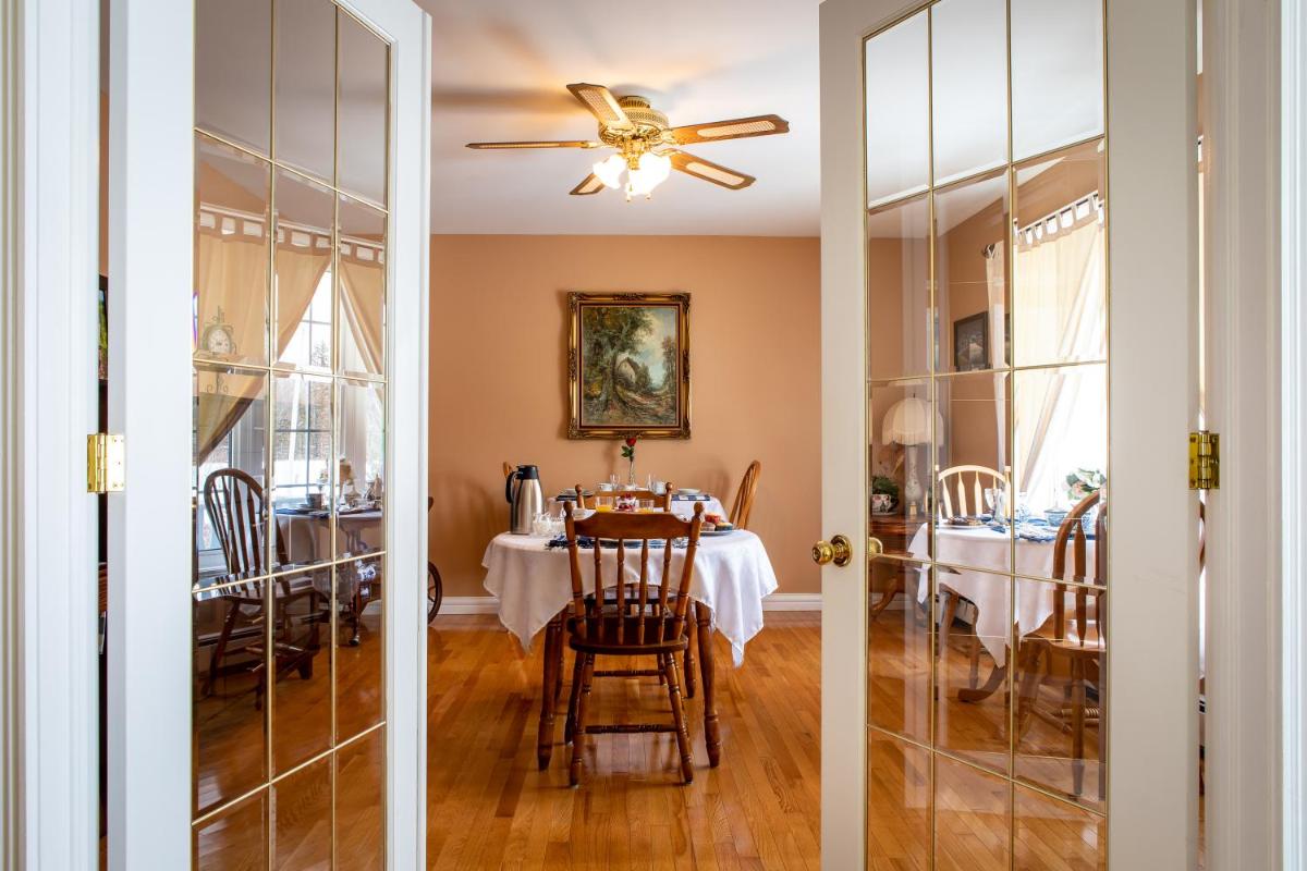 Baker Shore Bed and Breakfast - Housity