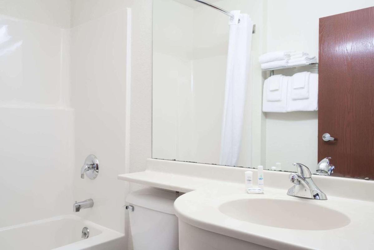 Microtel Inn & Suites by Wyndham Rice Lake - Housity