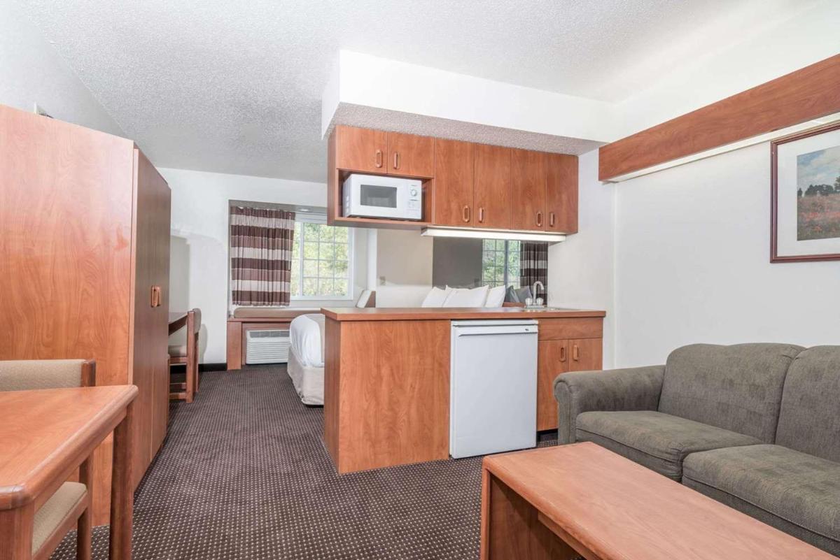 Microtel Inn & Suites by Wyndham Rice Lake - Housity