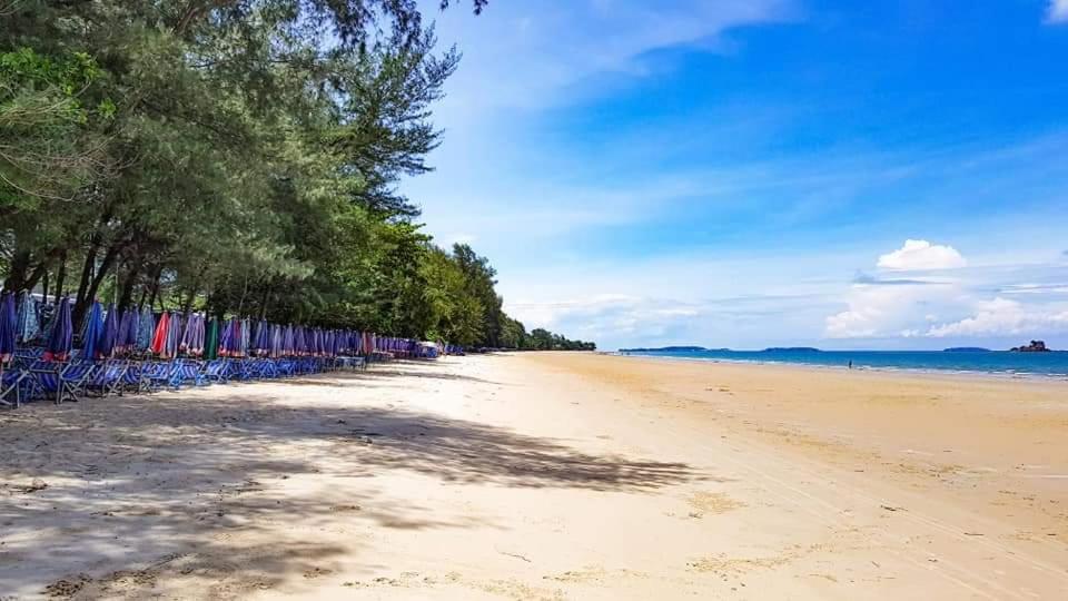 GrandBlue Condominium Sea View - Housity
