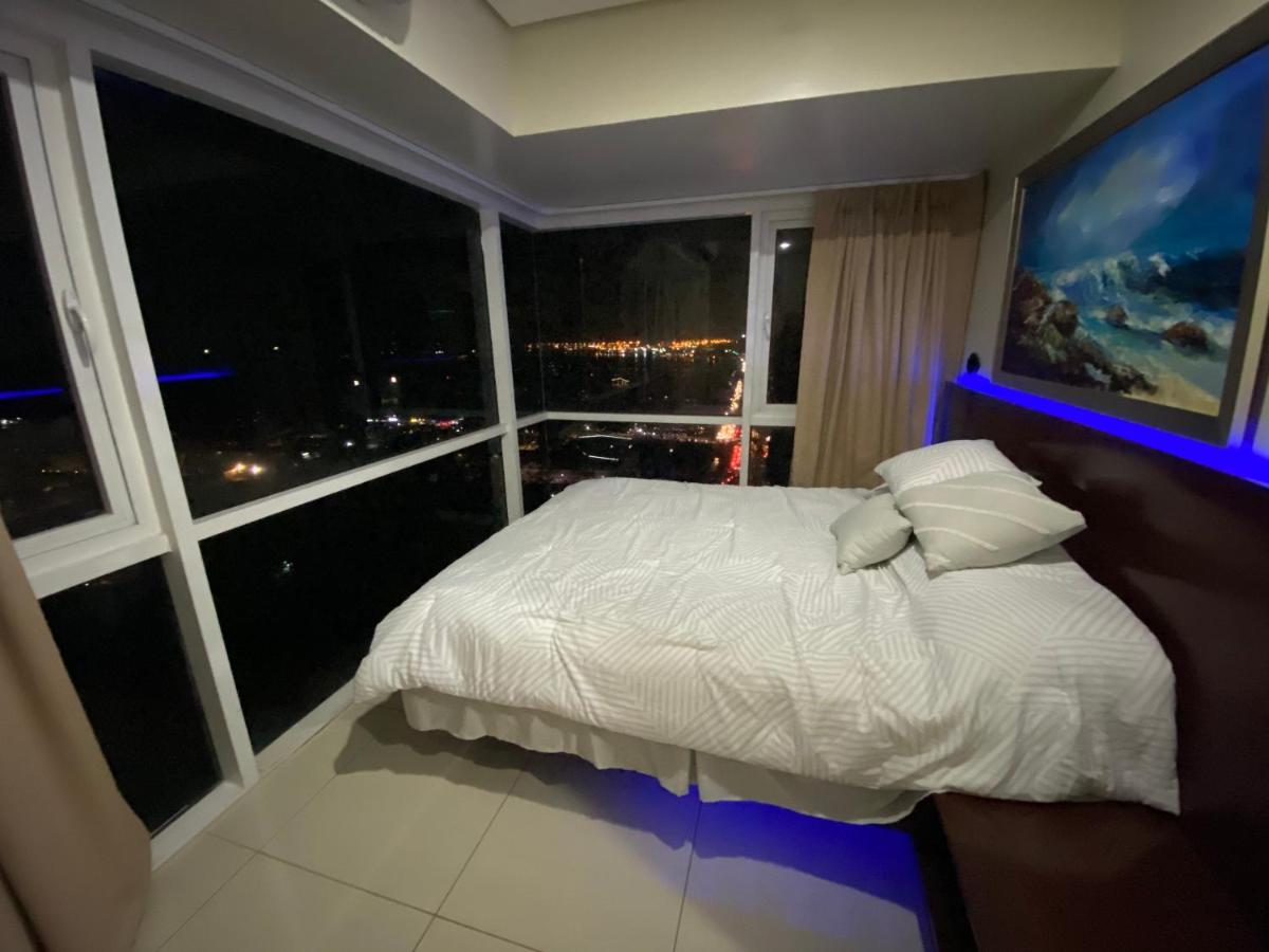 Deluxe End Unit Overlooking Manila Bay - Housity