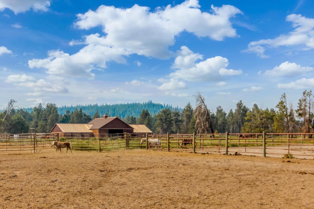 Hickory Lane 16 | Discover Sunriver - Housity