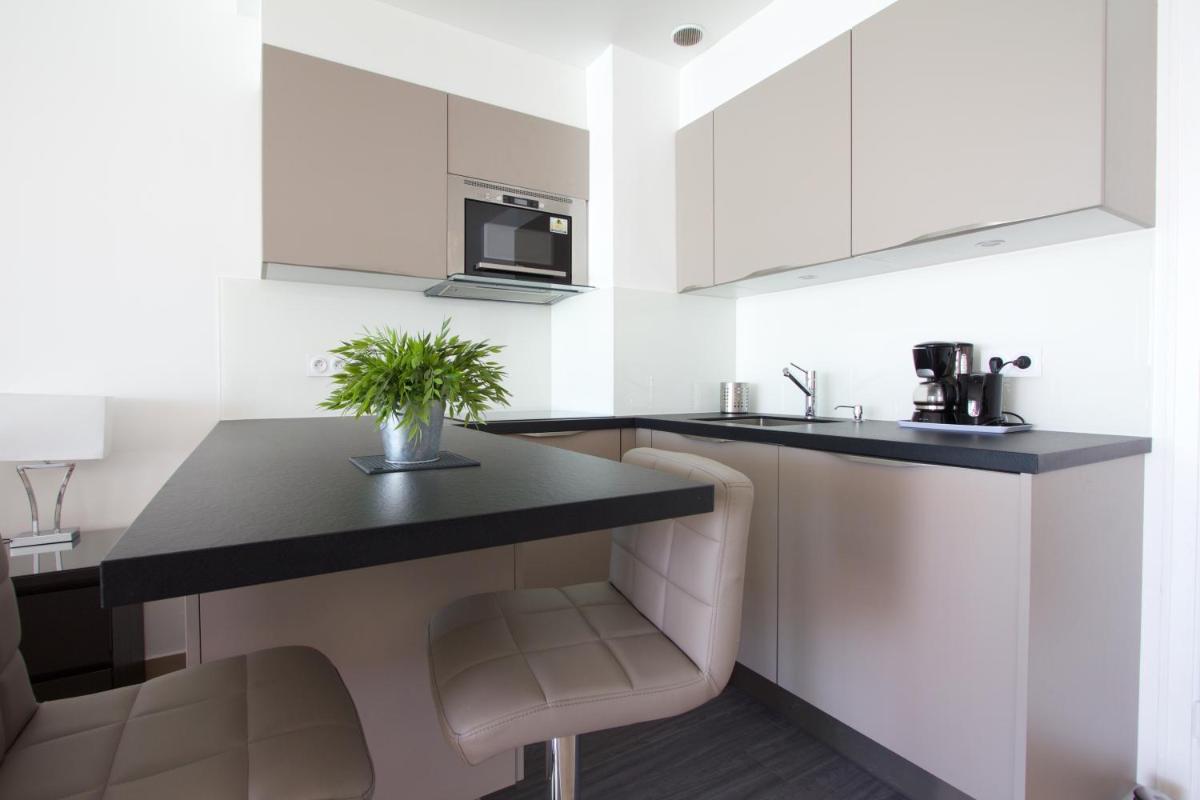SEA FRONT - panoramic sea view studio with terrace - Housity