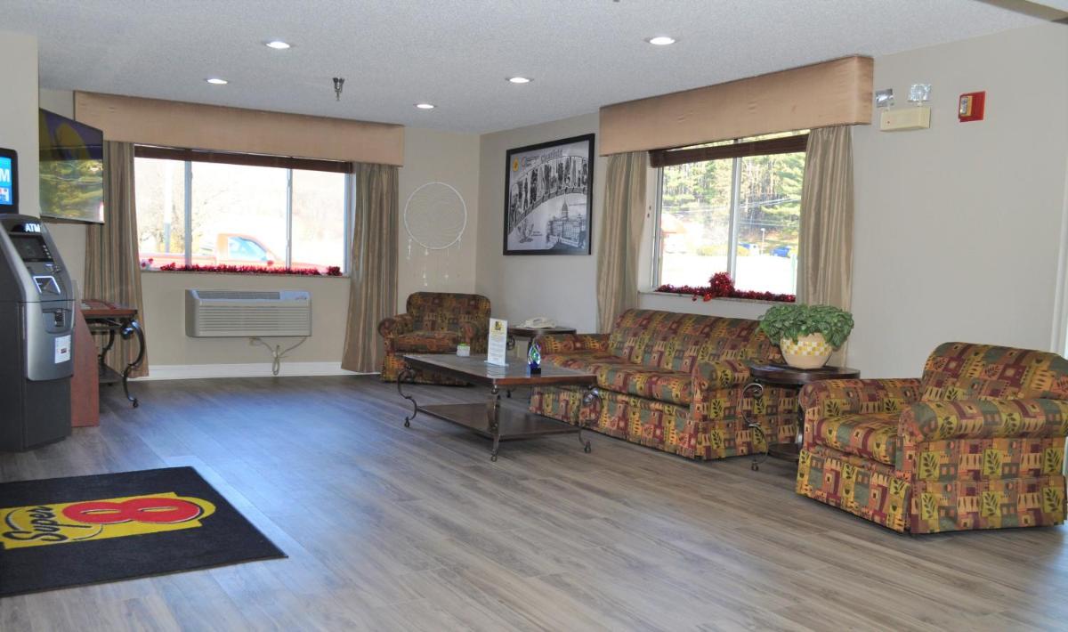 Super 8 by Wyndham Clearfield - Housity