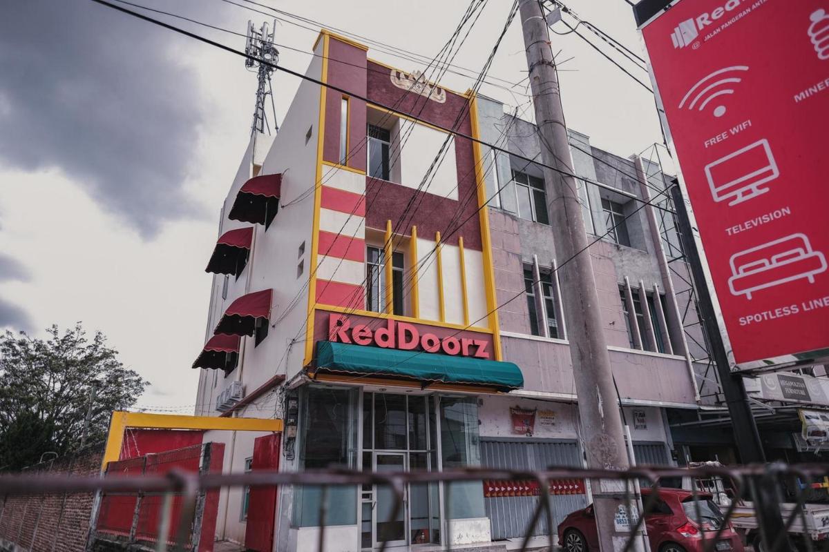 RedDoorz @ Jalan Pangeran Antasari Lampung 2 - Housity