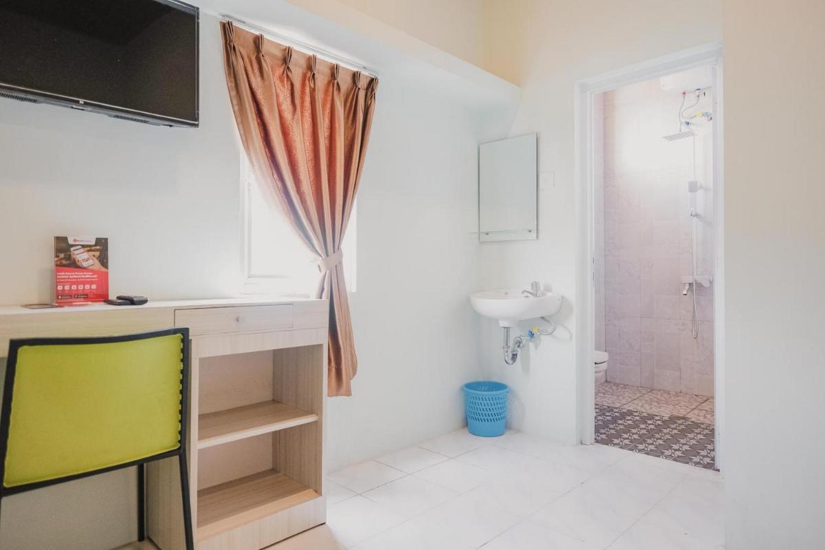Suitetrails - RedDoorz @ Jalan Pangeran Antasari Lampung 2