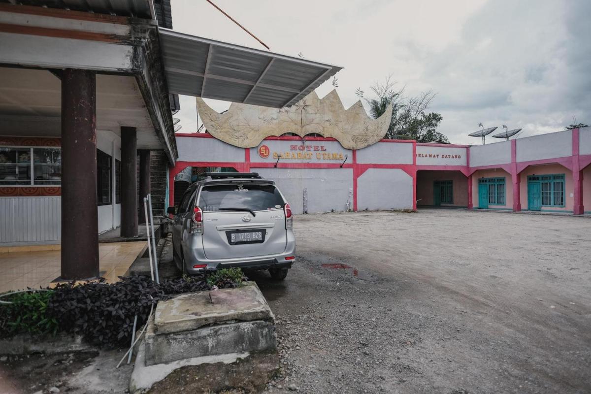 Suitetrails - RedDoorz Syariah near Kebun Raya Liwa