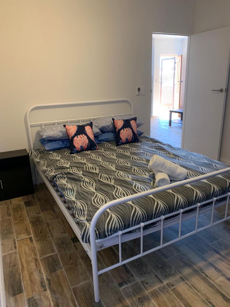 Adelaide Holiday - Housity