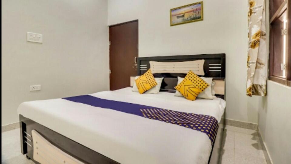 Galaxy Hotel - Housity