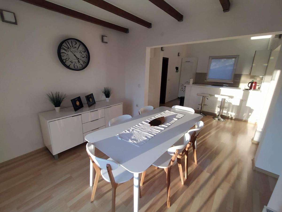 Oasis of Peace Modern House - Housity