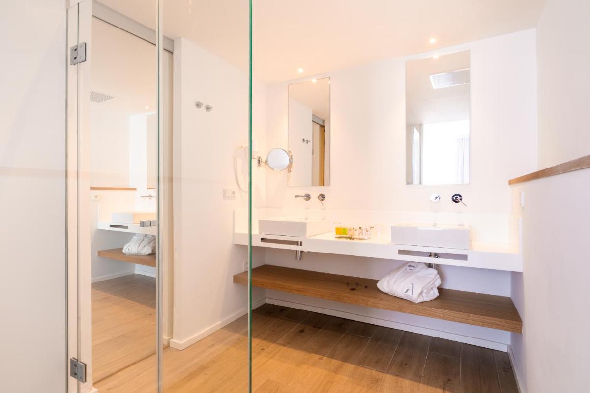 Un baño de Hotel Anfora Ibiza