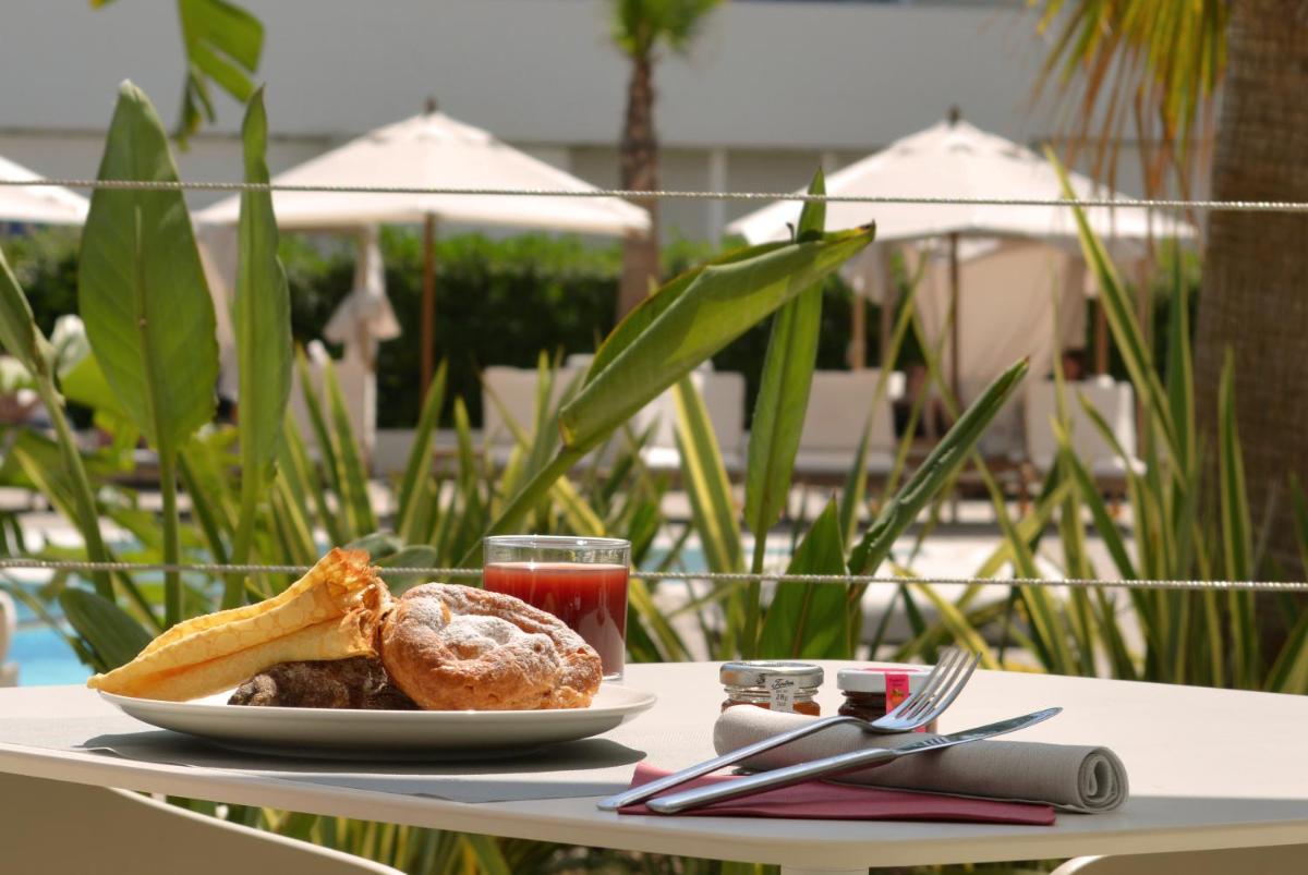 Comida en o cerca de este hotel