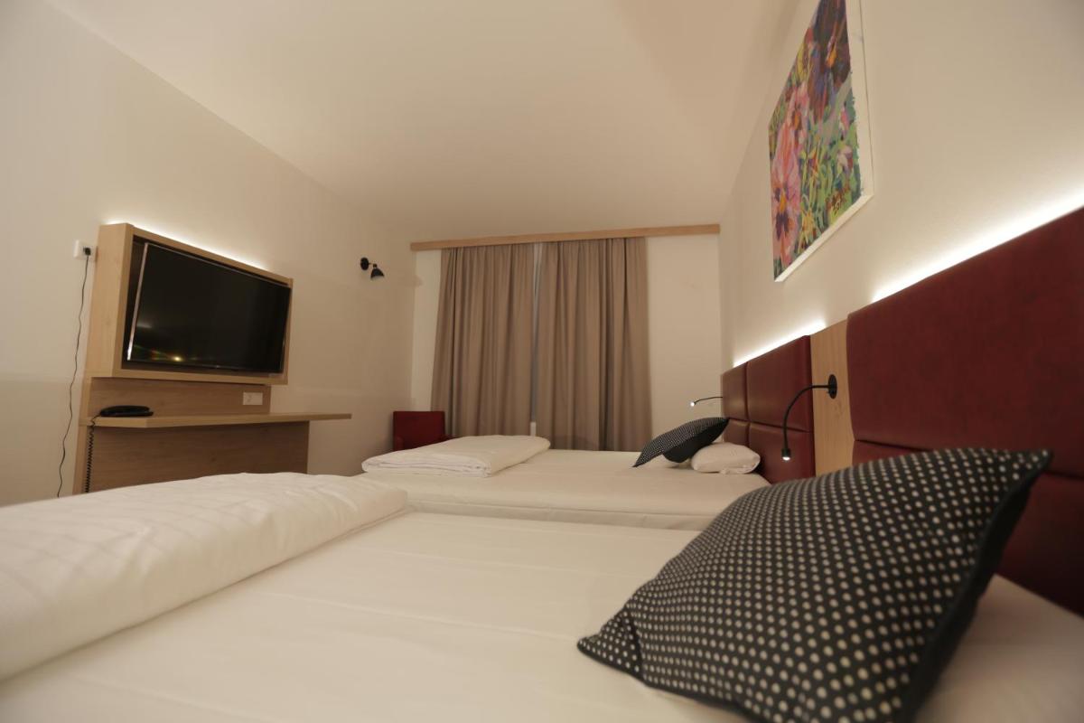 Galeria Airport Hotel - Housity
