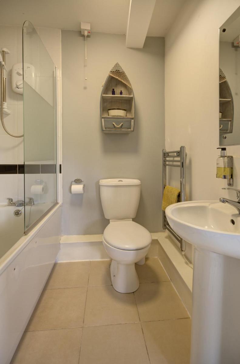 Theoc Cottage in Historic Tewkesbury - Housity
