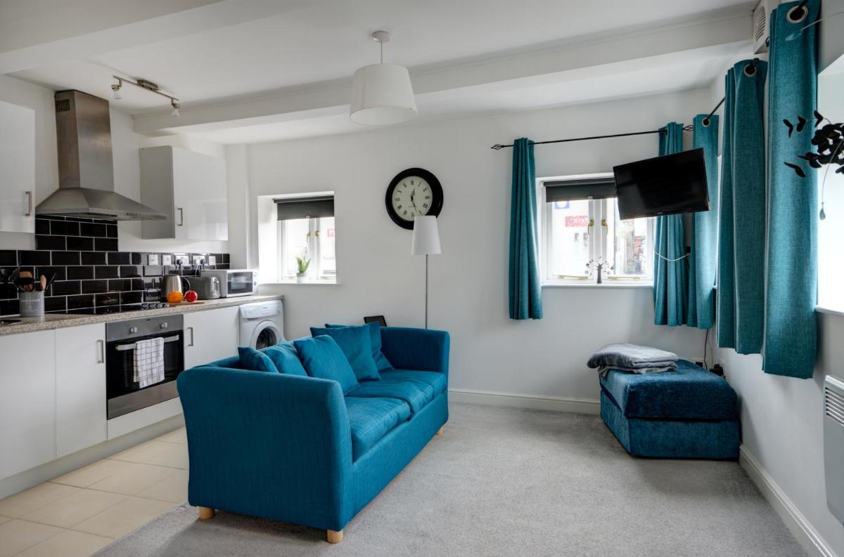 Theoc Cottage in Historic Tewkesbury - Housity