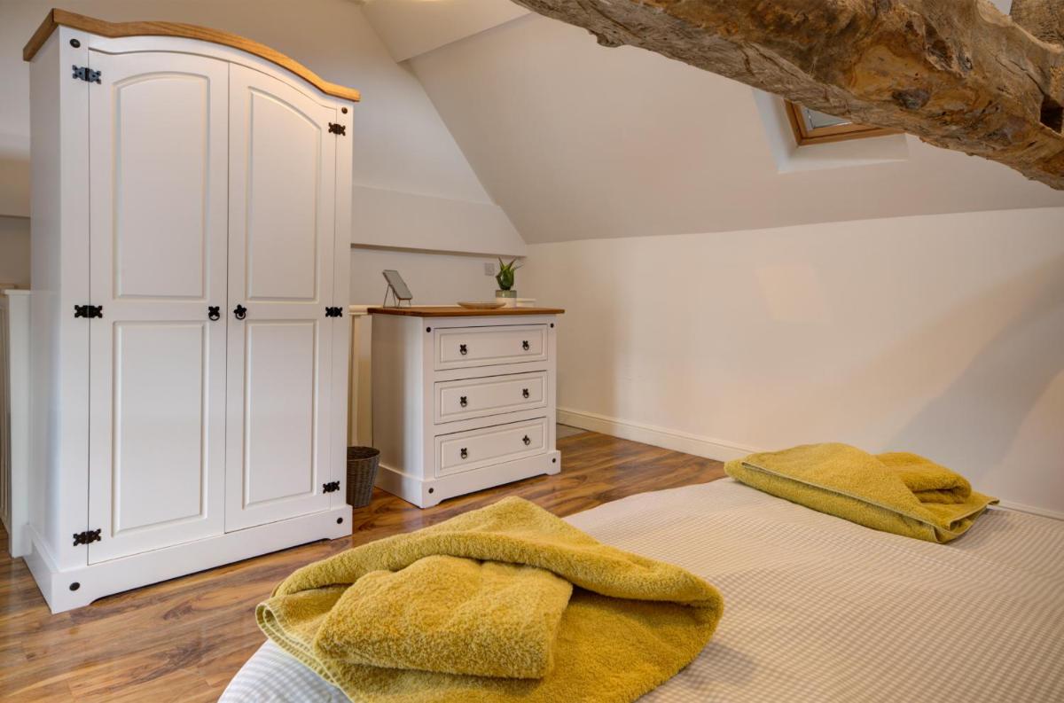 Theoc Cottage in Historic Tewkesbury - Housity