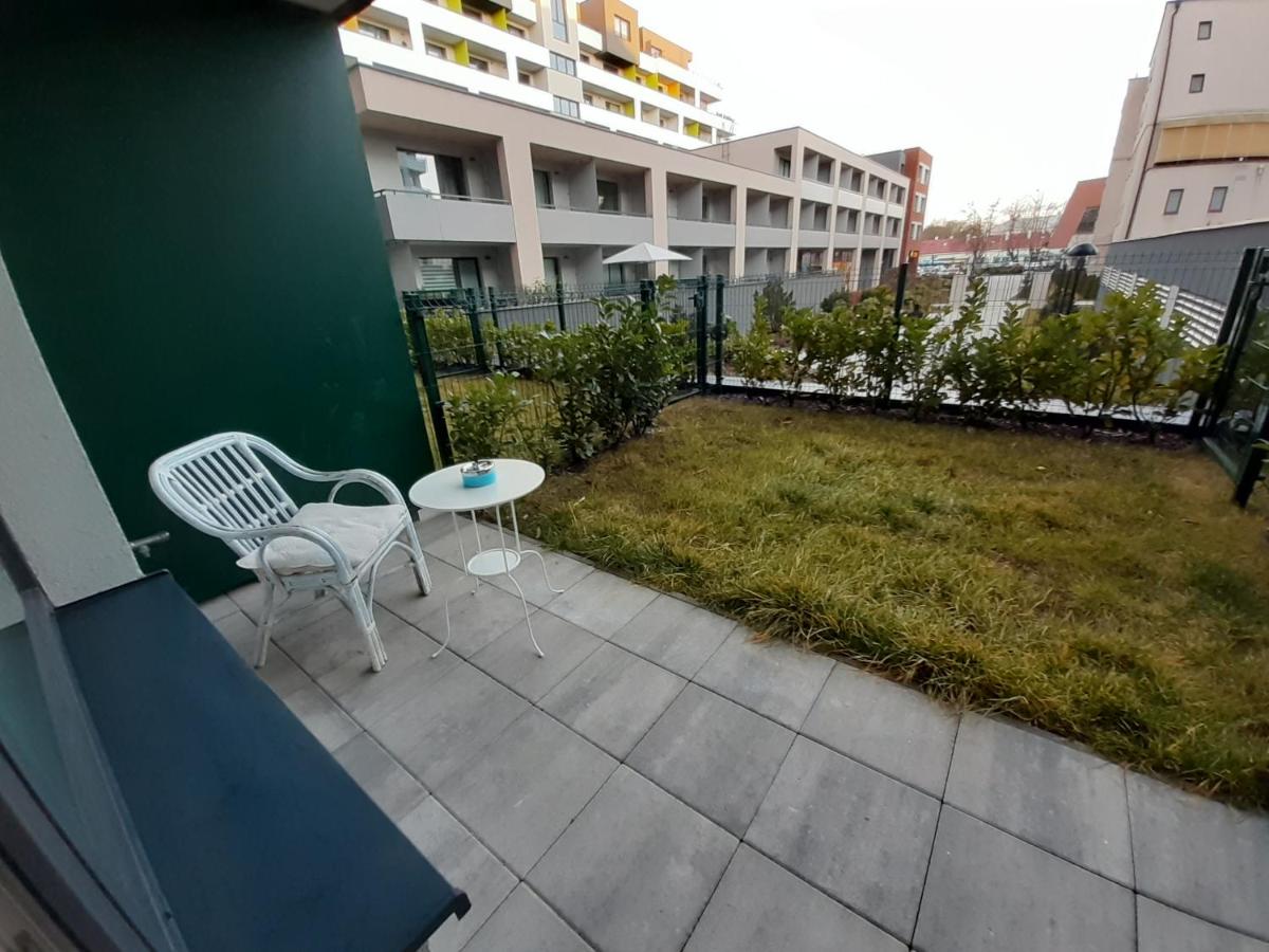 Entrez Apartments 5 - City center with small garden - Housity
