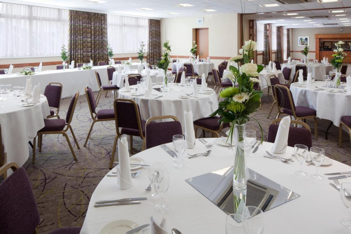 Holiday Inn Luton South - M1, Junction 9, an IHG Hotel - Housity