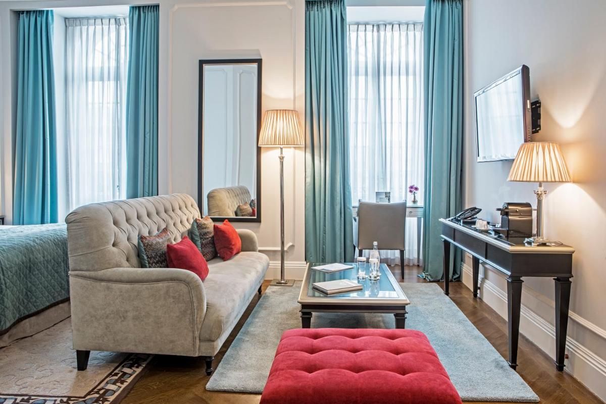 Uma área de estar em InterContinental Porto - Palacio das Cardosas by IHG