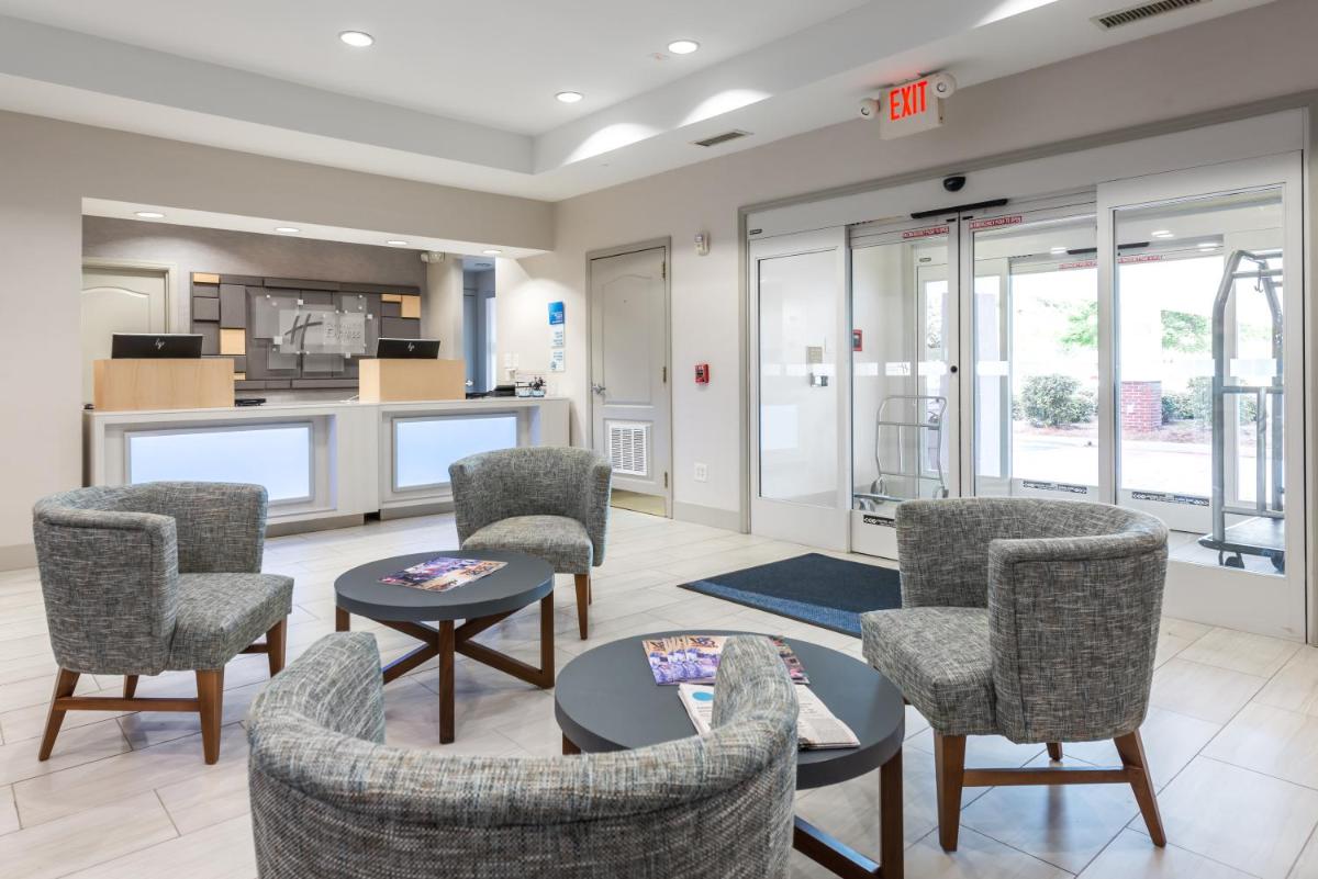 Holiday Inn Express Hotel & Suites Lagrange I-85 by IHG - Housity