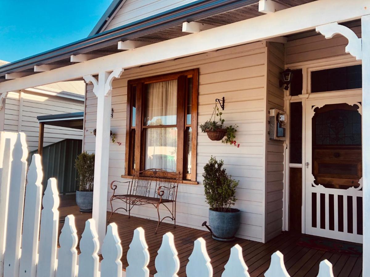 Railway Cottage - Housity