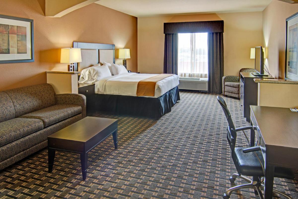 Holiday Inn Express Hotel & Suites Paris by IHG - Housity