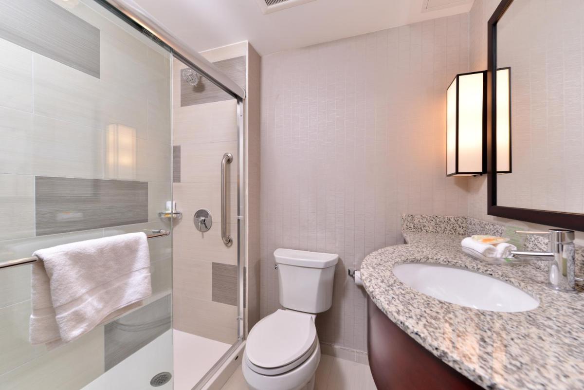 Holiday Inn New York City - Times Square, an IHG Hotel - Housity