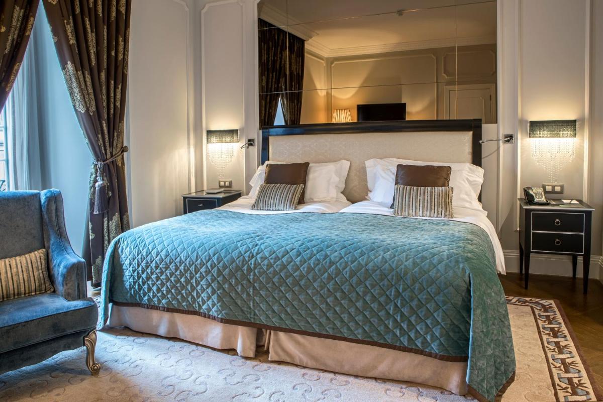 Uma cama ou camas num quarto em InterContinental Porto - Palacio das Cardosas by IHG