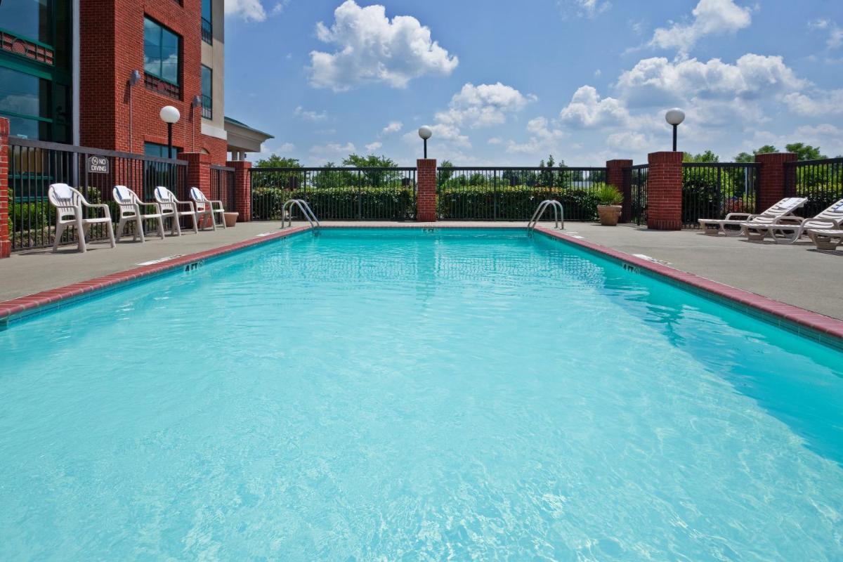 Holiday Inn Express Hotel & Suites Olive Branch by IHG - Housity