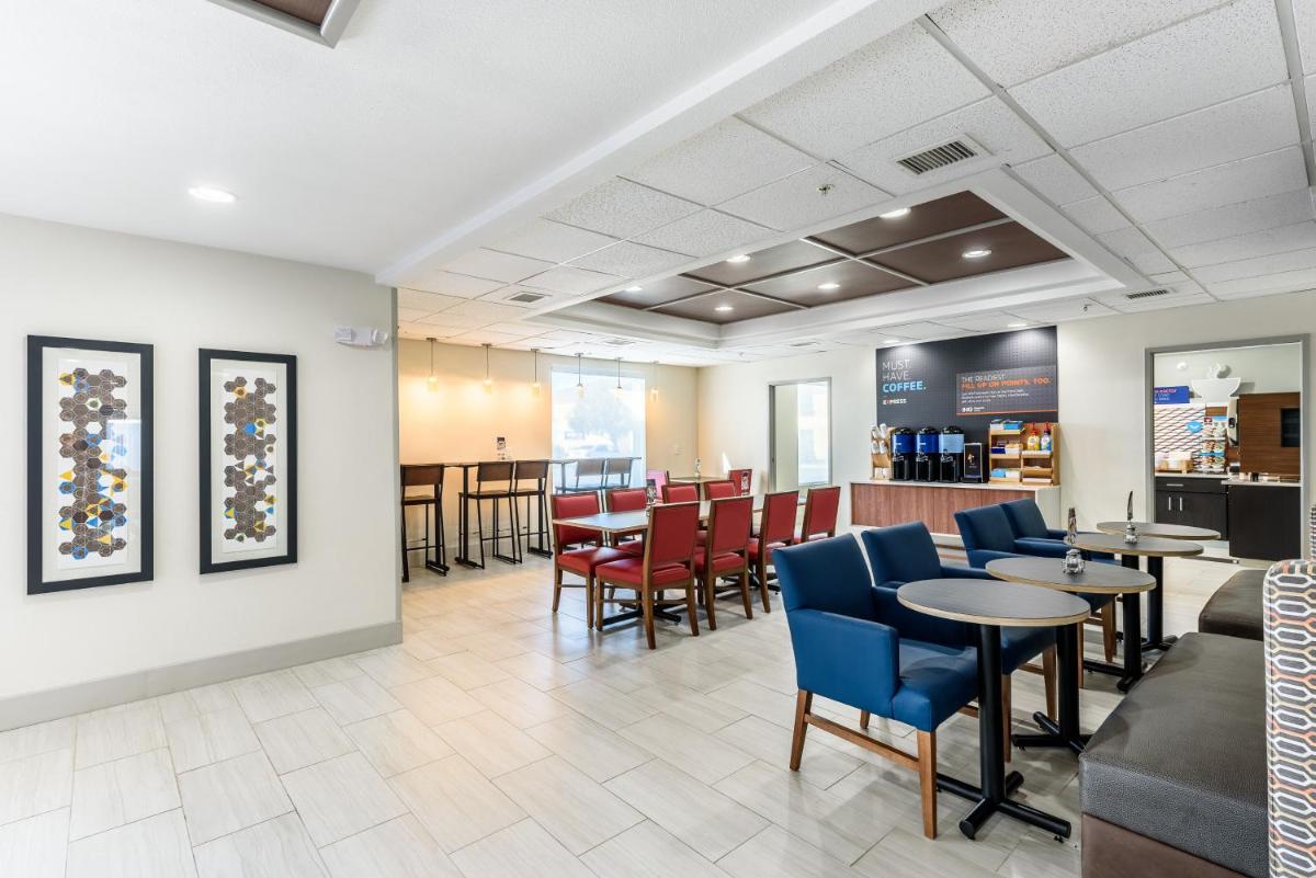 Holiday Inn Express Hotel and Suites Bastrop by IHG - Housity