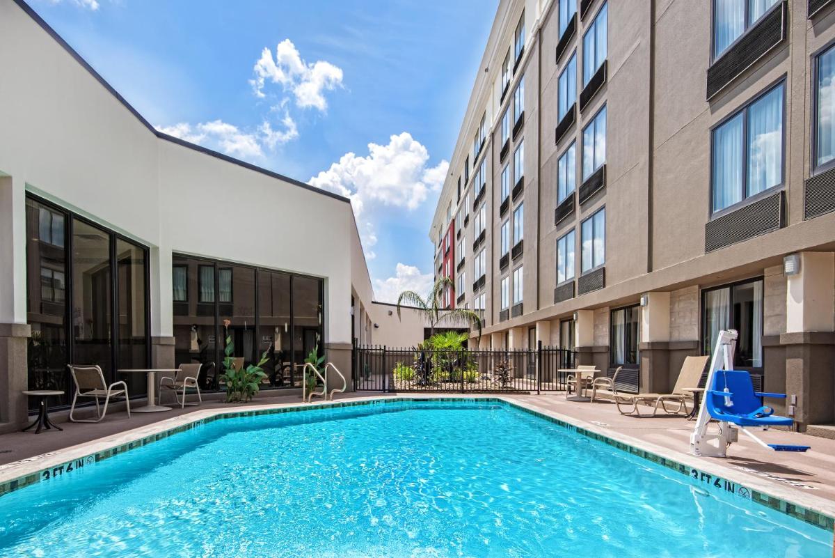 Wyndham Houston Sugarland - Housity