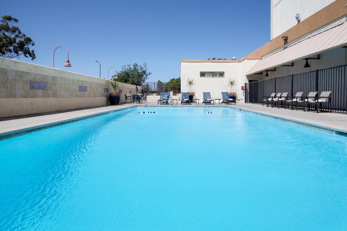 Holiday Inn Los Angeles - LAX Airport, an IHG Hotel - Housity