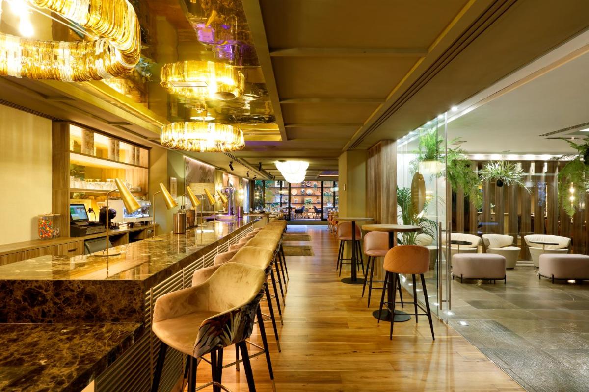 Un restaurante o sitio para comer en Barceló Oviedo Cervantes