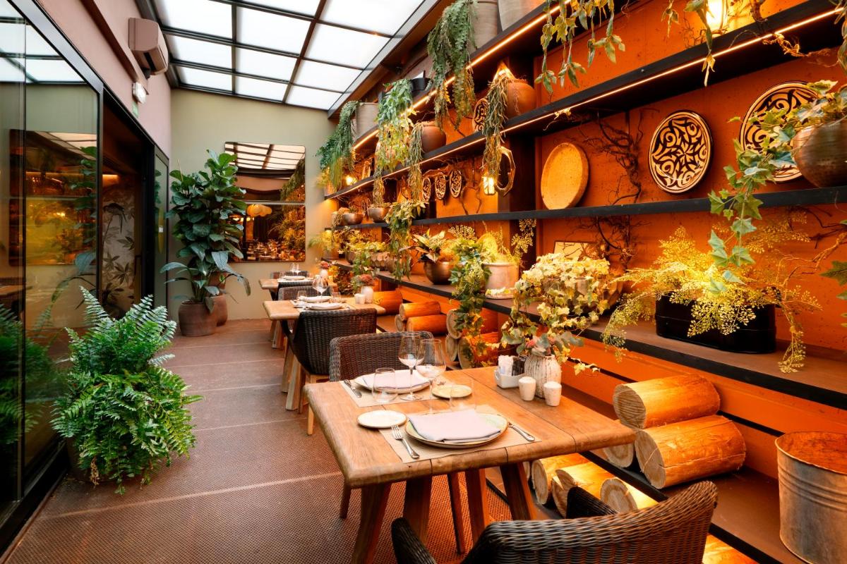 Un restaurante o sitio para comer en Barceló Oviedo Cervantes