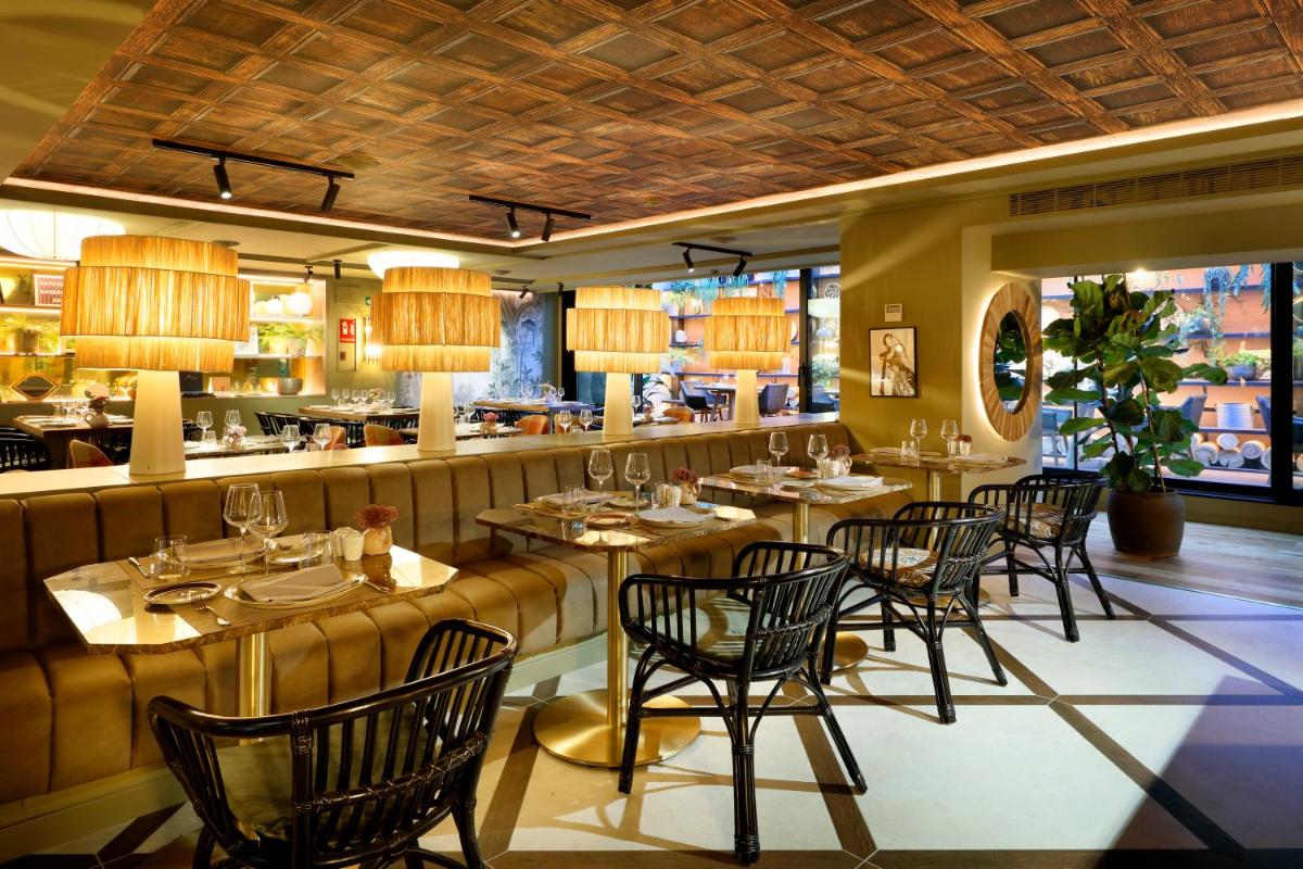 Un restaurante o sitio para comer en Barceló Oviedo Cervantes