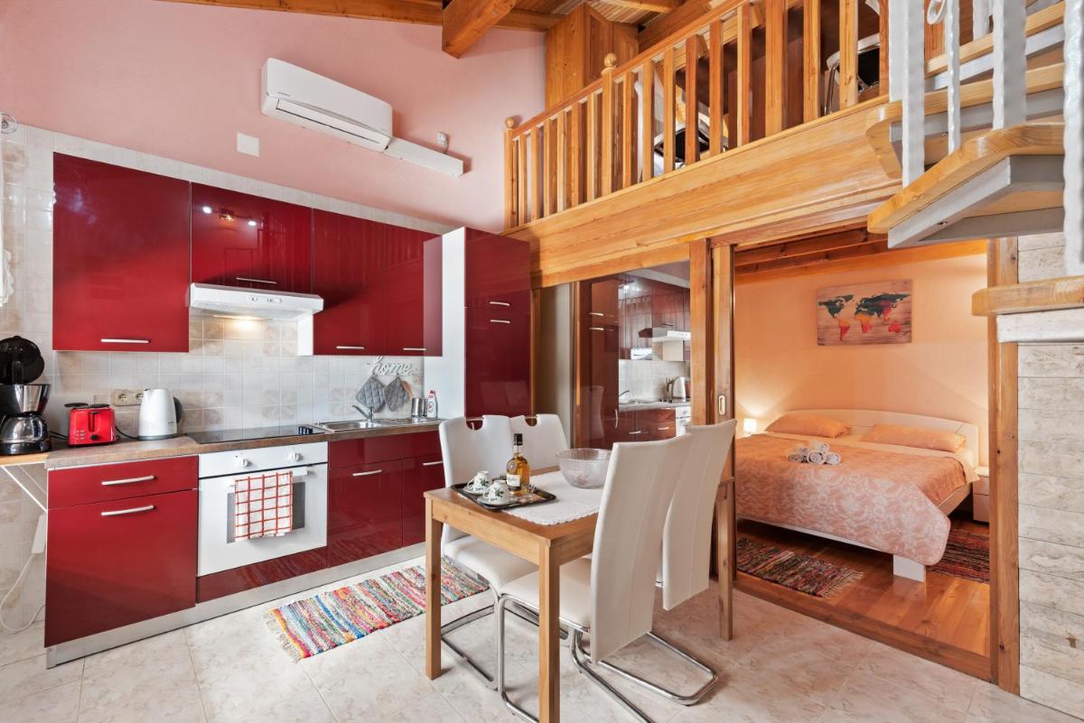 XxL Ana Biograd na Moru 1-22 gosta - Housity