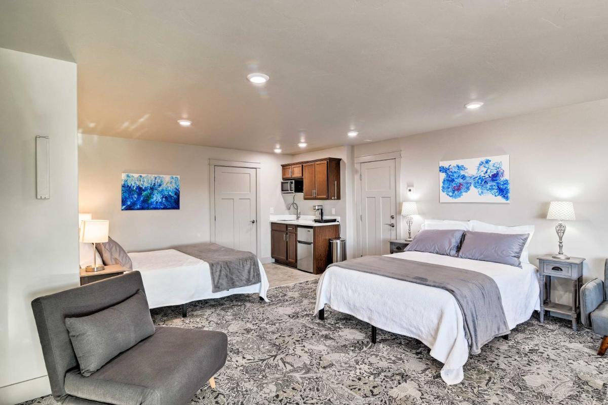Anchorage Getaway with Mtn Views Less Than 5 Mi to Zoo! - Housity