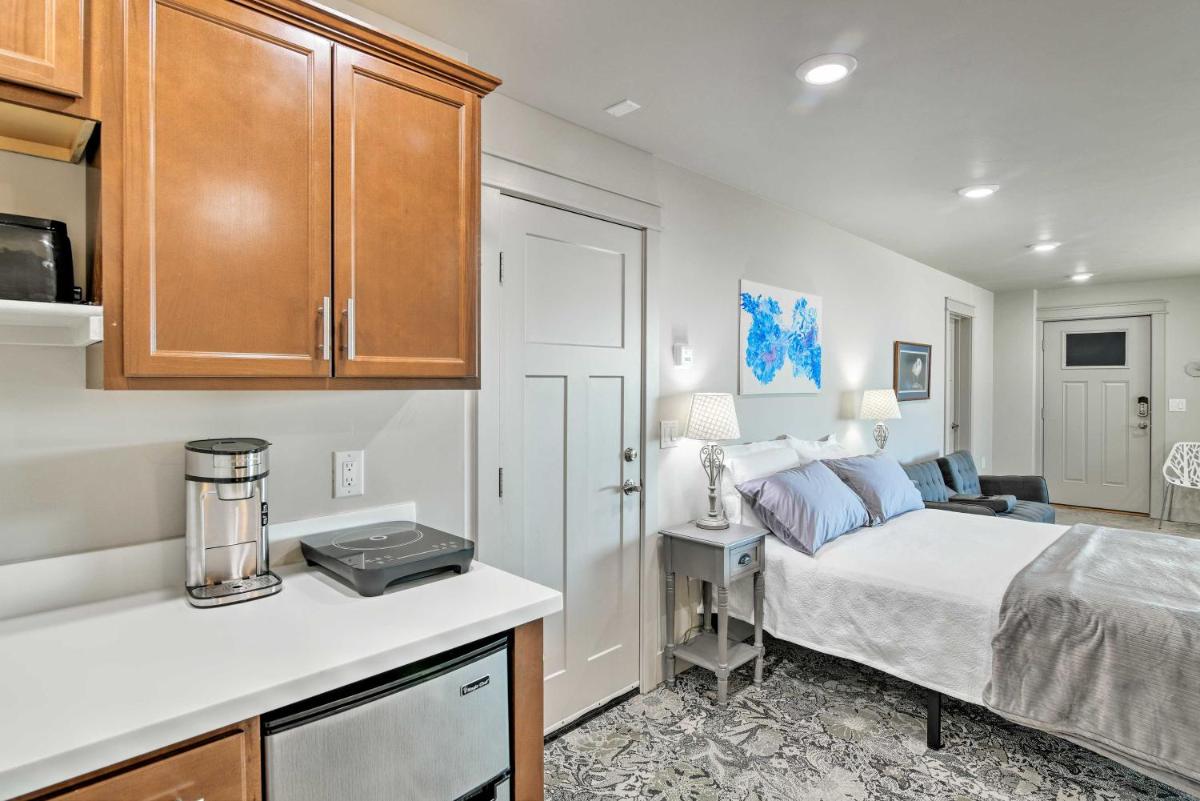 Anchorage Getaway with Mtn Views Less Than 5 Mi to Zoo! - Housity