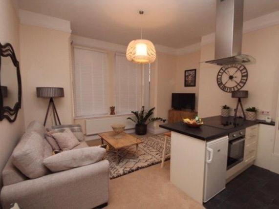 Stracey Road Apartment - Housity