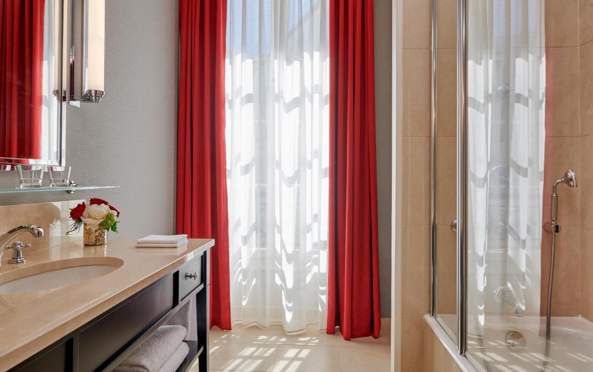 Salle de bains dans l'établissement InterContinental Paris Le Grand by IHG