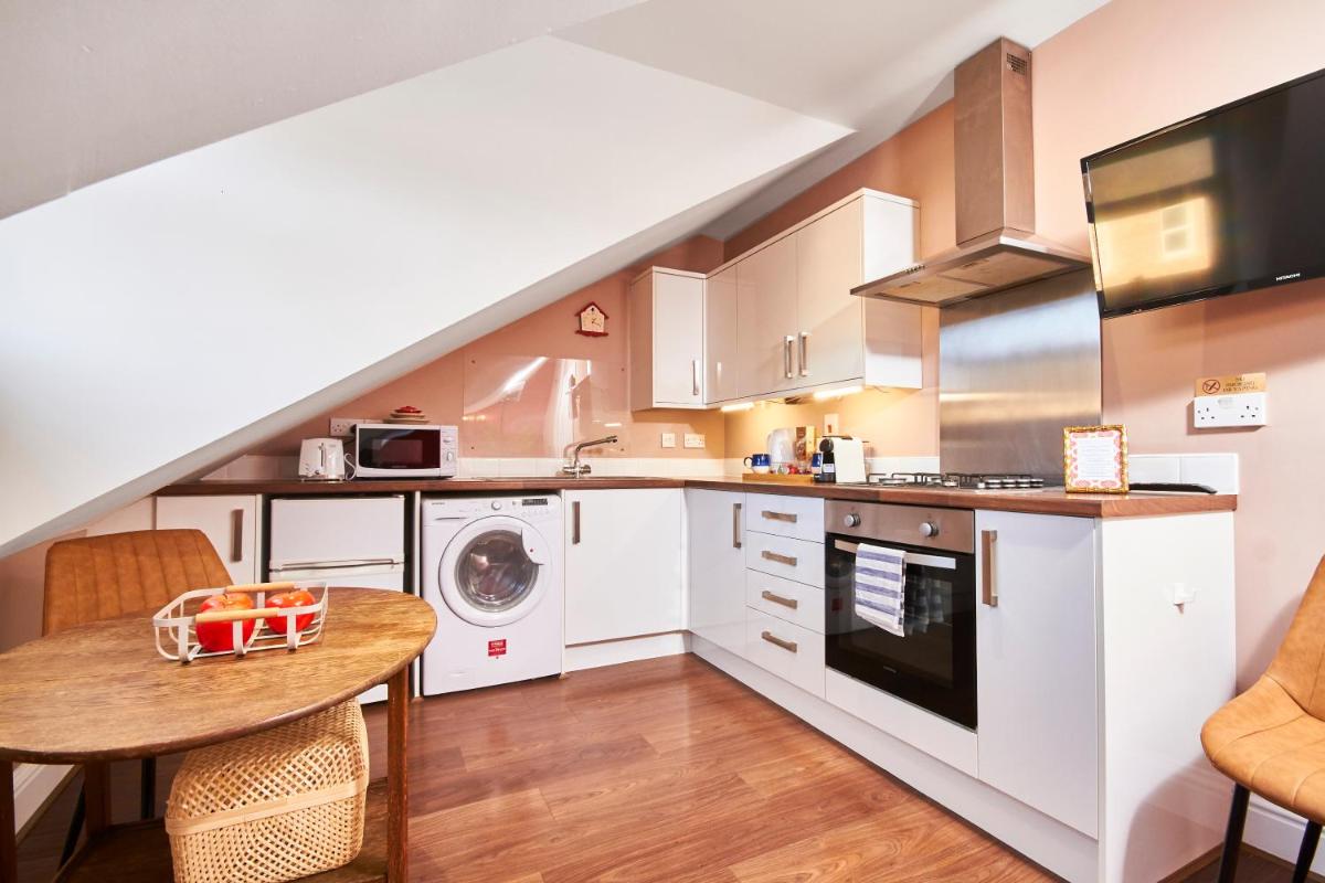 Beautiful Chique Apartment - Sleeps 2 - Second Floor - Housity